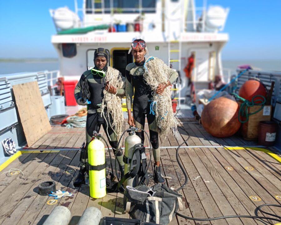Propeller and underwater obstruction clearance